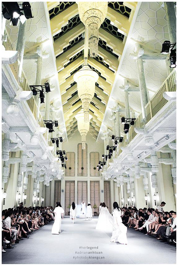 Top 5 sàn catwalk ấn tượng của thời trang Việt 2017